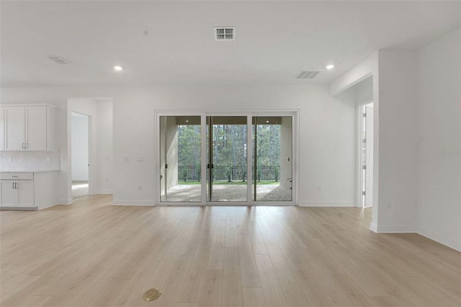 Spacious, unfurnished interior of a new home in Palms at Windermere, Windermere (Image 29).