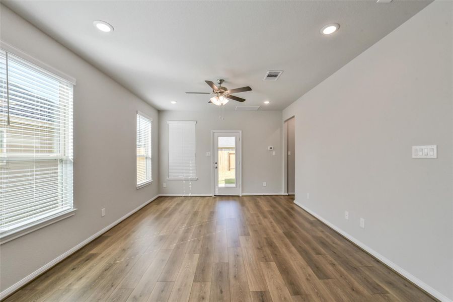 Spacious, unfurnished interior of a new home in Anderson Lakes, Houston (Image 46).
