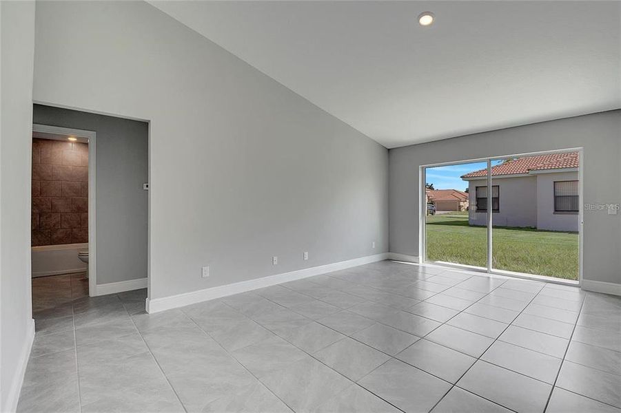 Spacious, unfurnished interior of a new home in , Kissimmee (Image 24).