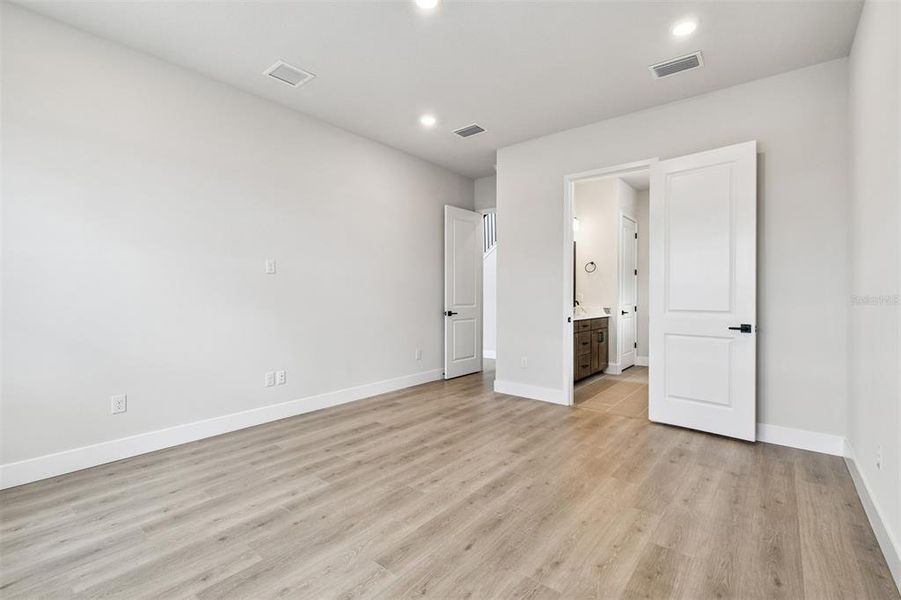 Spacious, unfurnished interior of a new home in Emerald Landing at Waterside at Lakewood Ranch – Lake Series, Sarasota (Image 27).