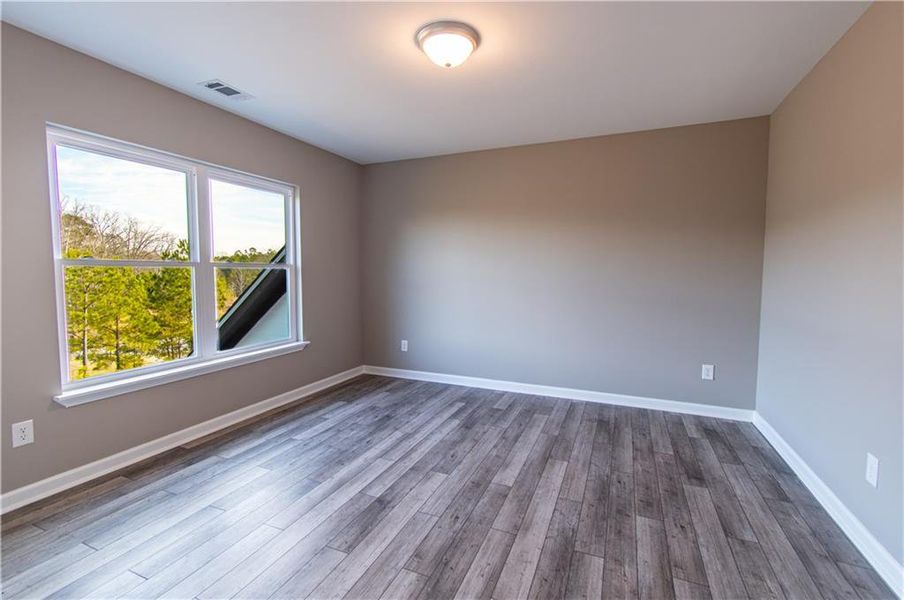 Spacious, unfurnished interior of a new home in , Fairmount (Image 23).