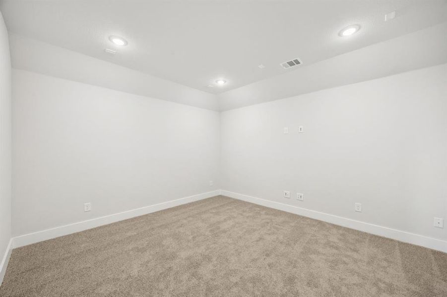 Spacious, unfurnished interior of a new home in Dove Hollow, Waxahachie (Image 13). Spacious, unfurnished interior of a new home in Dove Hollow, Waxahachie (Image 13).