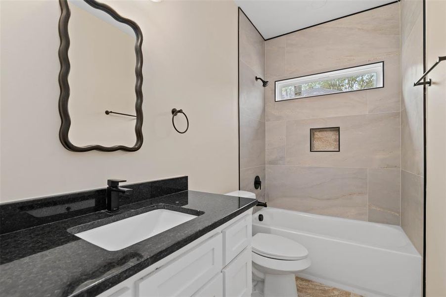 Furnished interior view inside a new home in , Gainesville (Image 7).