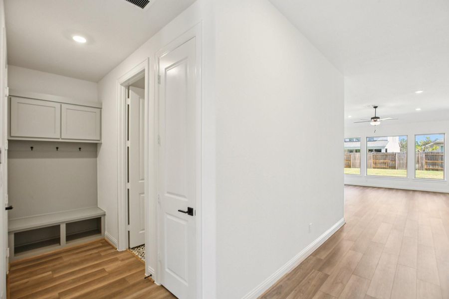 Spacious, unfurnished interior of a new home in Evergreen 50', Conroe (Image 27).