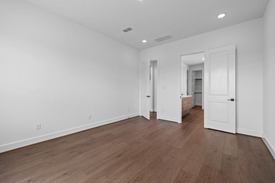 Spacious, unfurnished interior of a new home in Sienna Village of Anderson Springs 50', Missouri City (Image 12).