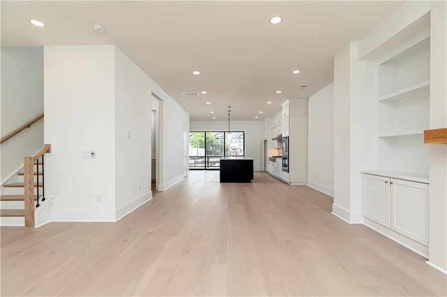 Spacious, unfurnished interior of a new home in , Brookhaven (Image 19).