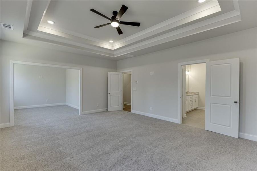 Spacious, unfurnished interior of a new home in , Bishop (Image 42).