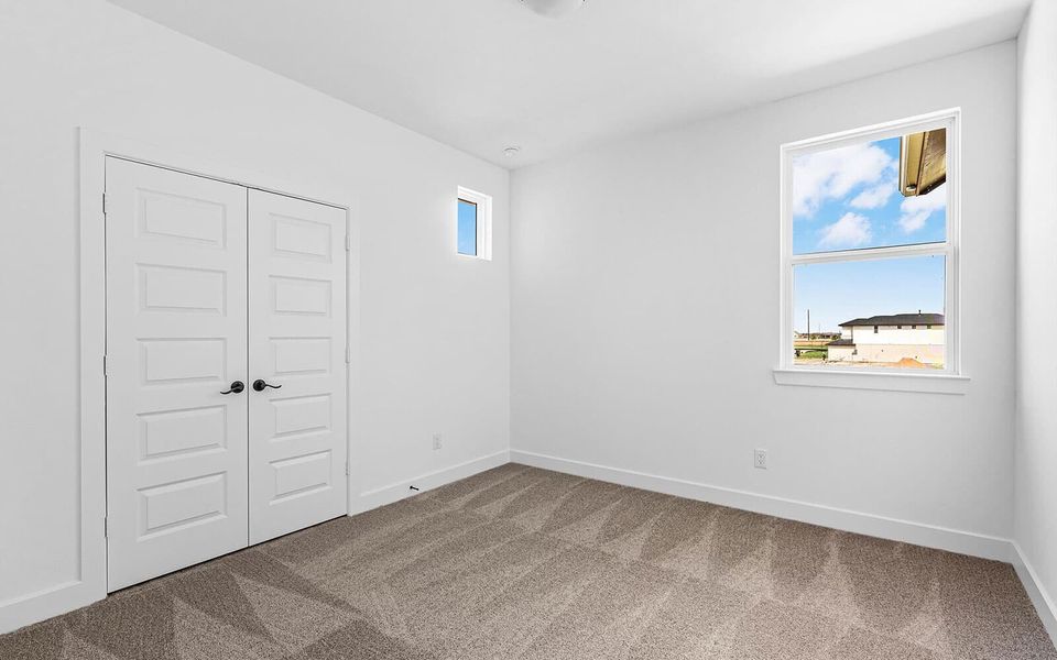 Spacious, unfurnished interior of a new home in Elyson, Katy (Image 11).