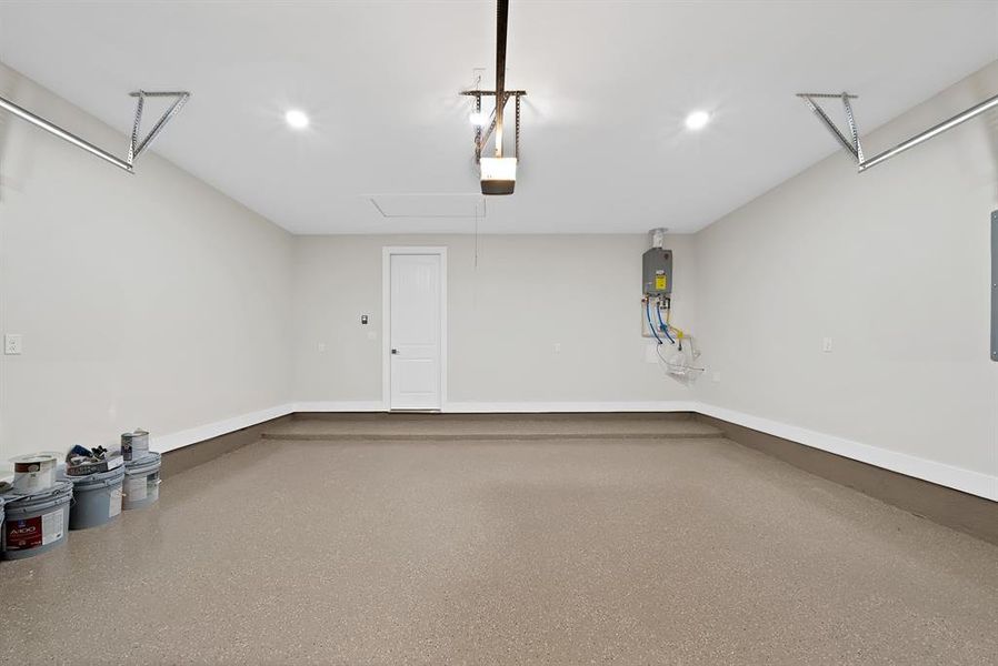 Spacious, unfurnished interior of a new home in , Dallas (Image 32).