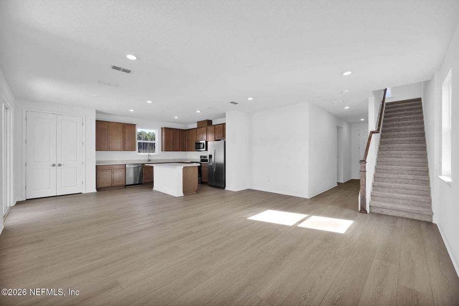 Spacious, unfurnished interior of a new home in Murray Farms, Middleburg (Image 17).