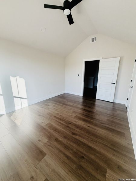 Spacious, unfurnished interior of a new home in , La Vernia (Image 24).