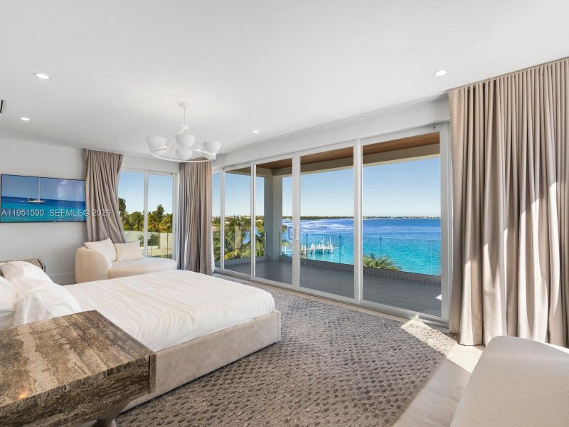 Furnished interior view inside a new home in , Marathon (Image 57).