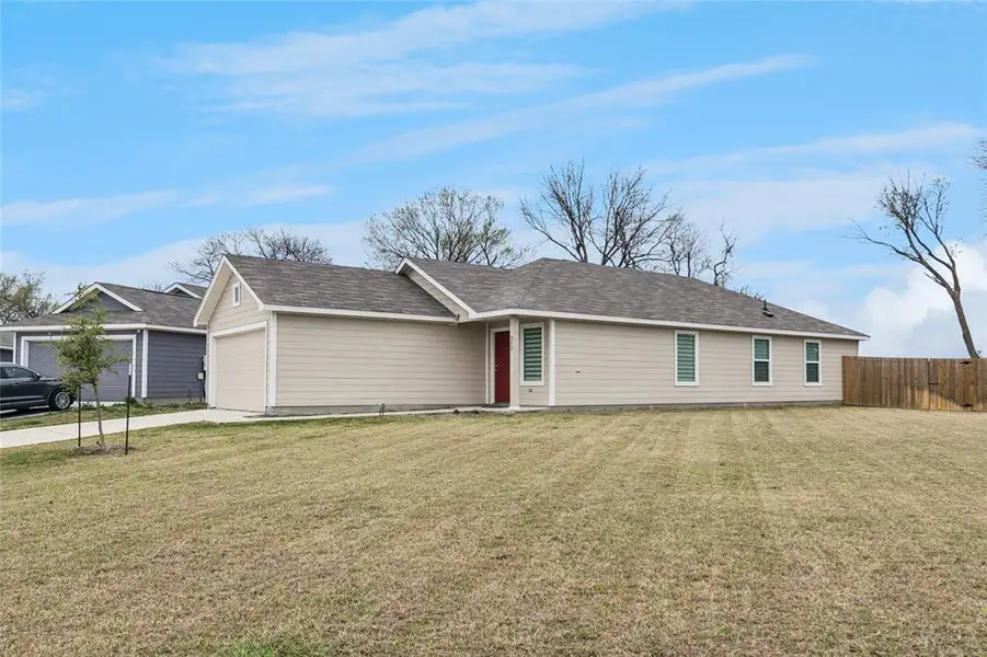 Exterior details and patio area of a home in Tillage Farms, Princeton (Image 3).