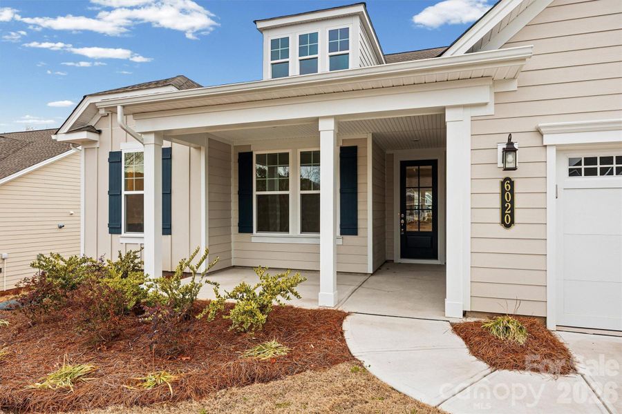 Exterior details and patio area of a home in Handsmill on Lake Wylie, York (Image 3).