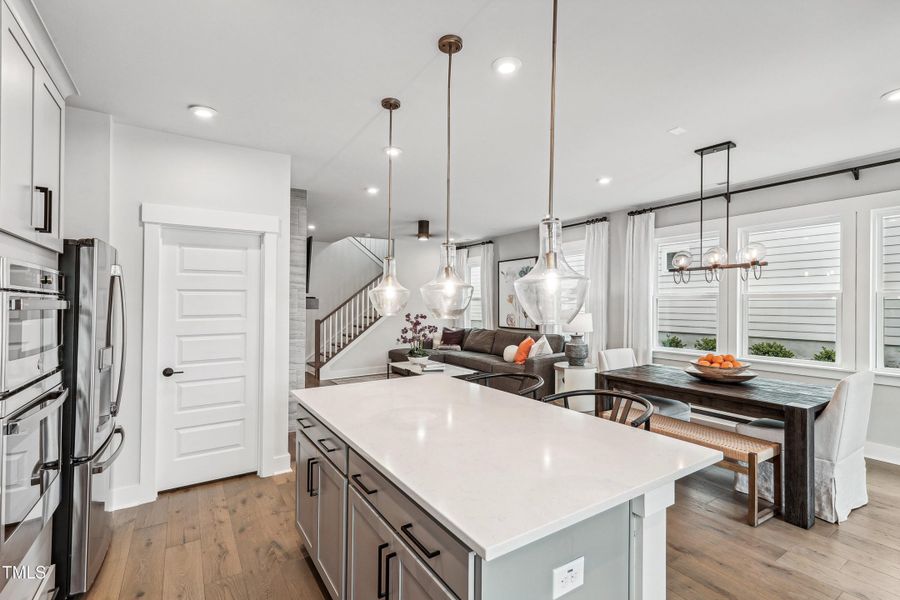 Chatham 562_Kitchen 5_9.24.24_webready Chatham 562_Kitchen 5_9.24.24_webready