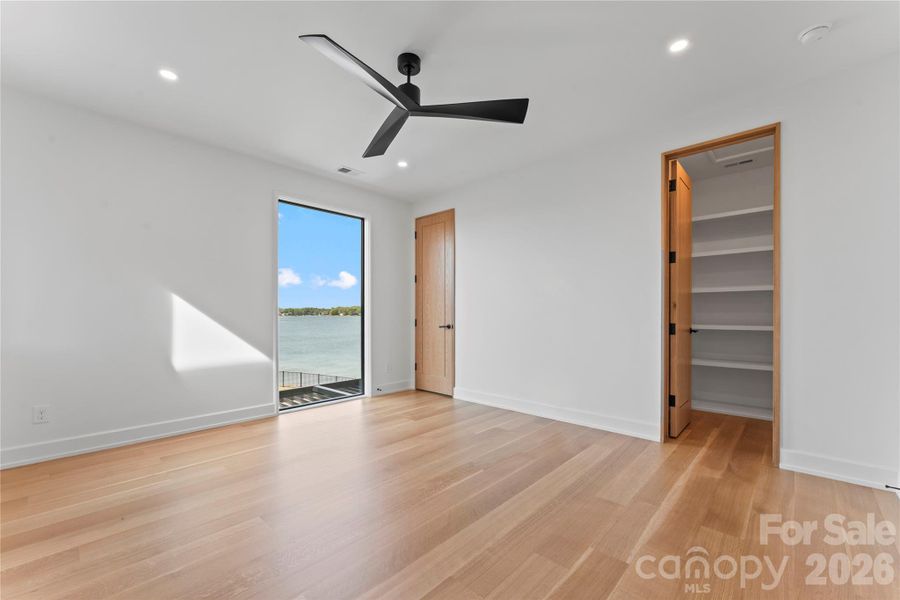 Bedroom 4 w/ Ensuite bathroom