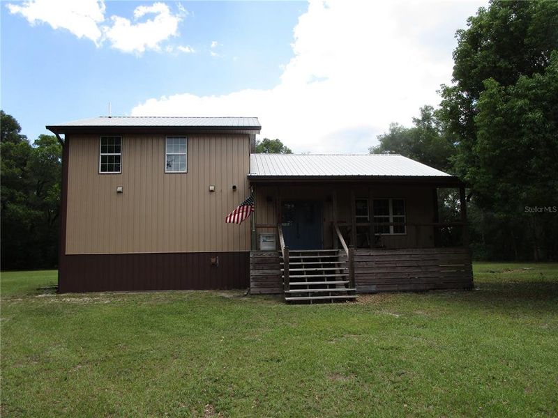 Exterior details and patio area of a home in , Dade City (Image 6).