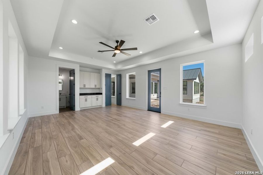 Spacious, unfurnished interior of a new home in , Bulverde (Image 23).