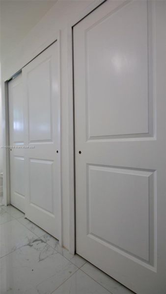 Spacious, unfurnished interior of a new home in , Fort Myers (Image 8).