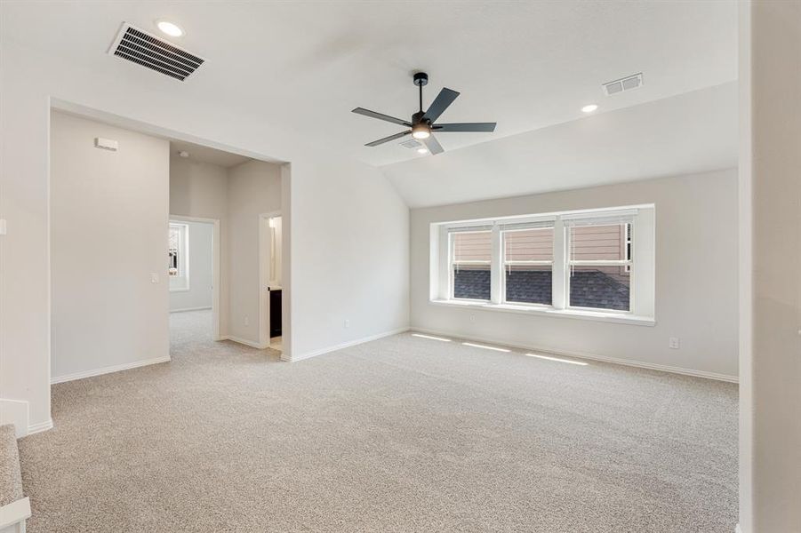 Spacious, unfurnished interior of a new home in Eagle Glen 50, Alvarado (Image 27). Spacious, unfurnished interior of a new home in Eagle Glen 50, Alvarado (Image 27).