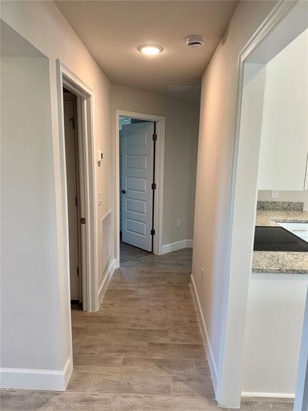 Spacious, unfurnished interior of a new home in , Port Charlotte (Image 14).