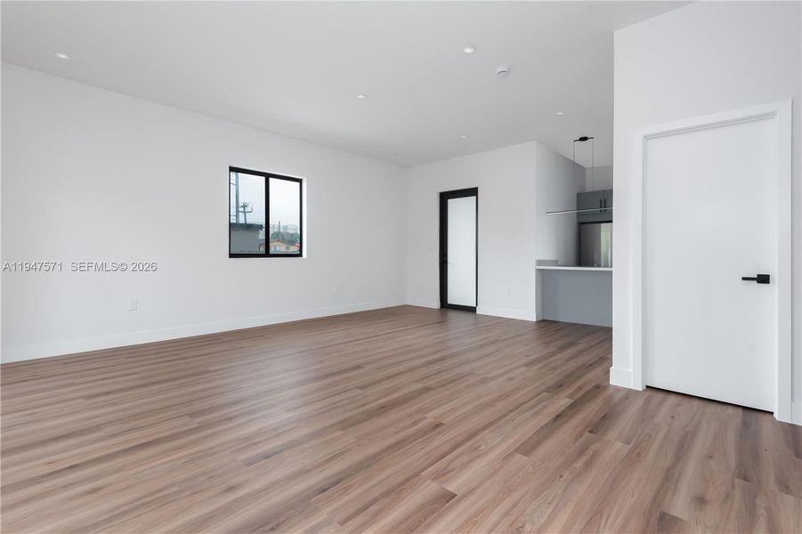 Spacious, unfurnished interior of a new home in , Miami (Image 20).