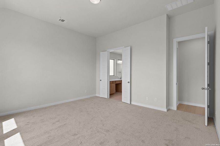 Spacious, unfurnished interior of a new home in Davis Ranch, San Antonio (Image 31).