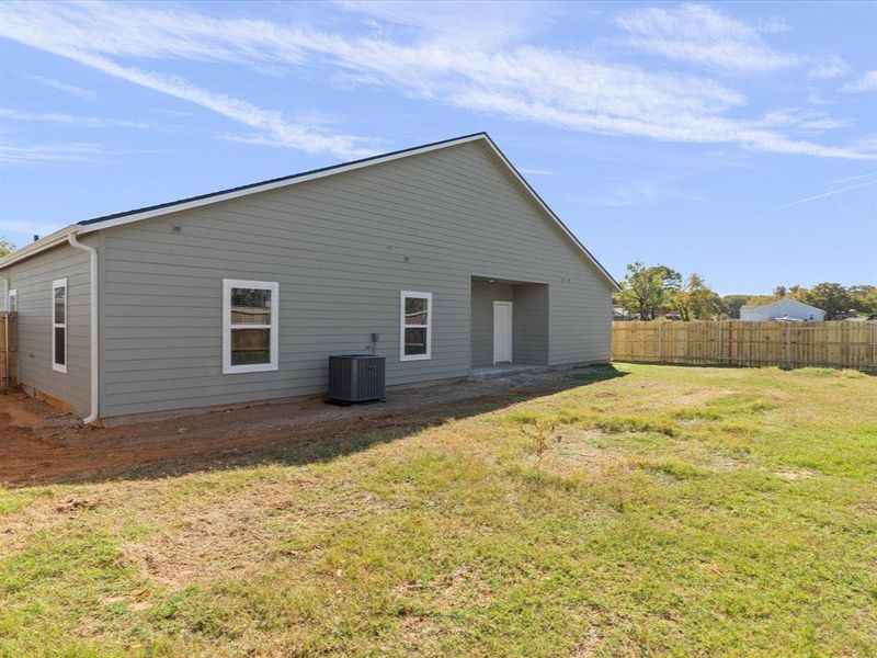 Exterior details and patio area of a home in , Kennedale (Image 3).