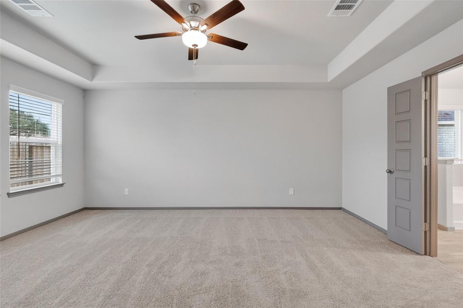 Spacious, unfurnished interior of a new home in Rollingbrook Estates, Baytown (Image 39).
