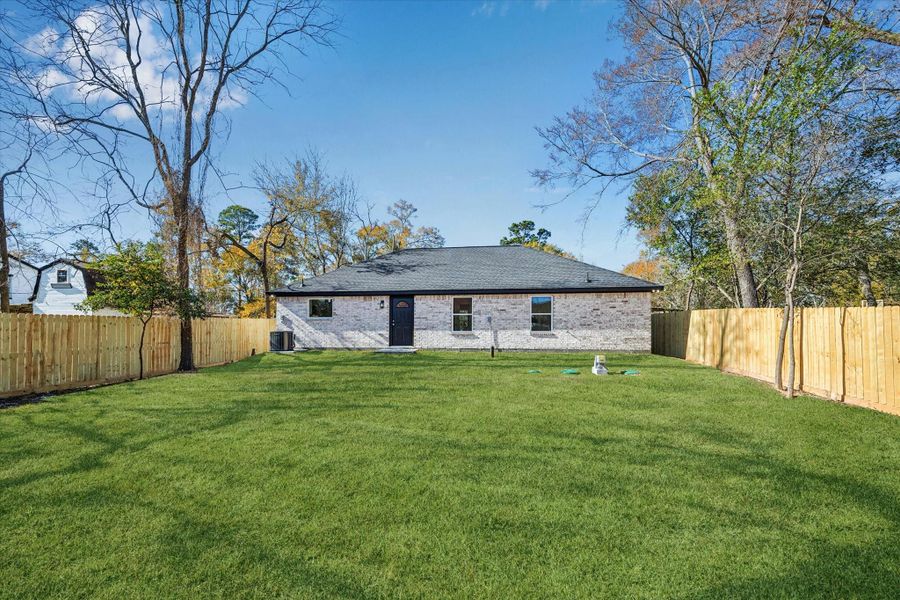 Exterior details and patio area of a home in , Houston (Image 14).