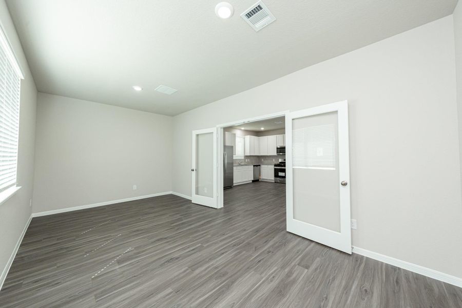 Spacious, unfurnished interior of a new home in Mackenzie Creek, Conroe (Image 15). Spacious, unfurnished interior of a new home in Mackenzie Creek, Conroe (Image 15).