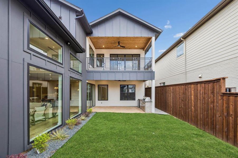 Exterior details and patio area of a home in , Dallas (Image 4).