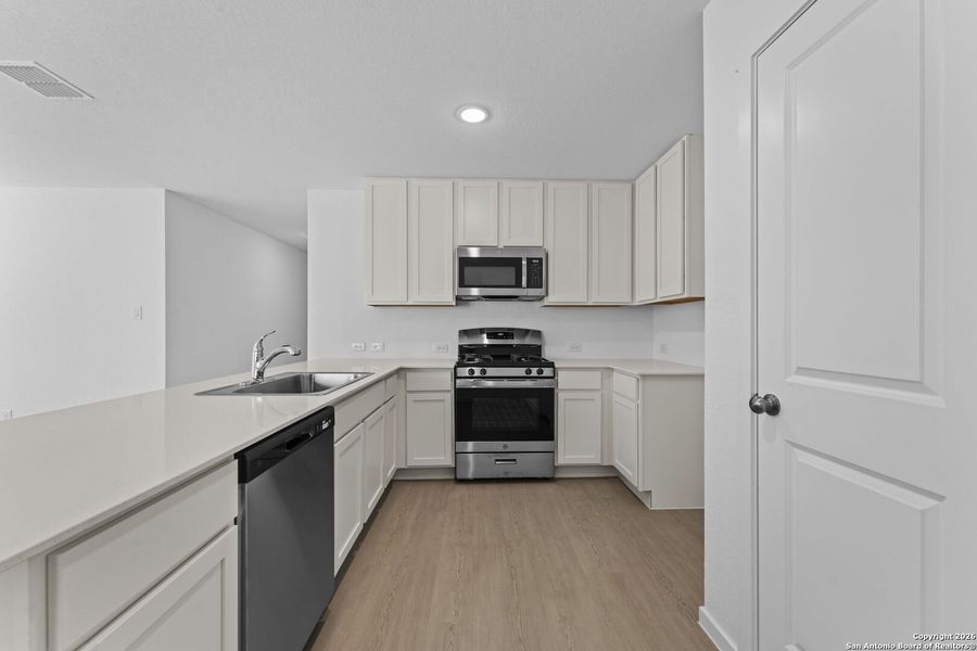 Furnished interior view inside a new home in Friendship Oaks, Fredericksburg (Image 6).