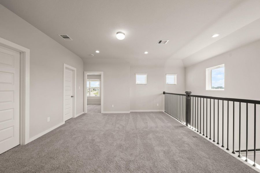 Spacious, unfurnished interior of a new home in Grand Oaks Village, Houston (Image 9). Spacious, unfurnished interior of a new home in Grand Oaks Village, Houston (Image 9).
