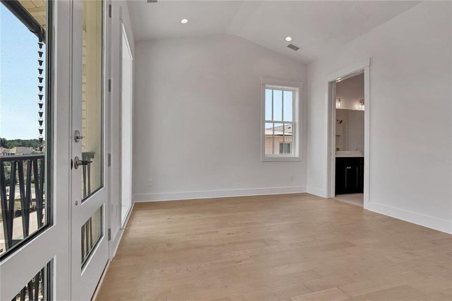 Spacious, unfurnished interior of a new home in Trilith, Fayetteville (Image 13).