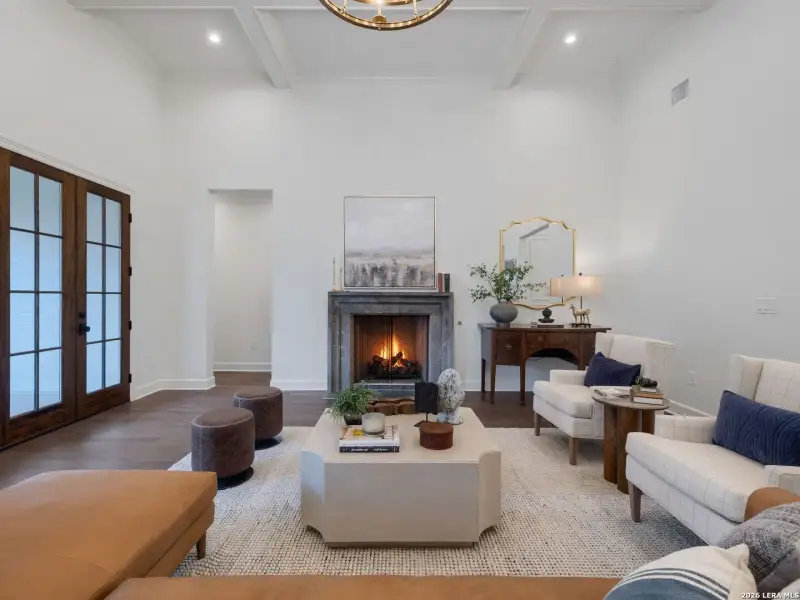 Furnished interior view inside a new home in , Alamo Heights (Image 18).