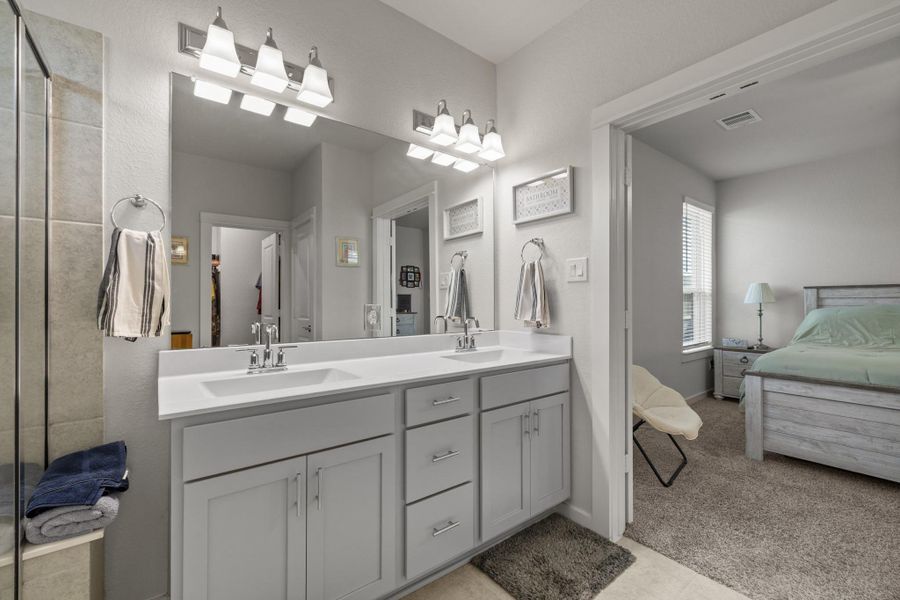 Furnished interior view inside a new home in , Iowa Colony (Image 7).