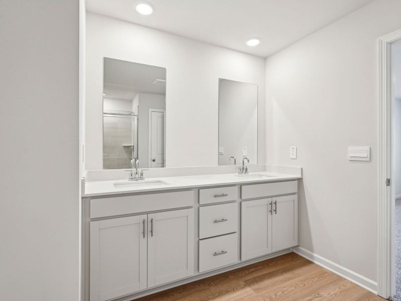 Furnished interior view inside a new home in Ivey Township, Dallas (Image 11).