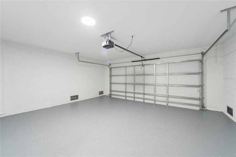 Spacious, unfurnished interior of a new home in , Deland (Image 21).