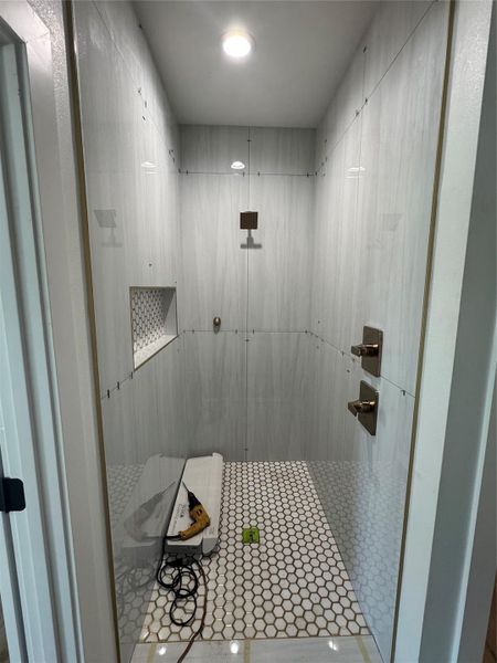 Close-up of interior finishes inside a home in , Bolivar Peninsula (Image 7).