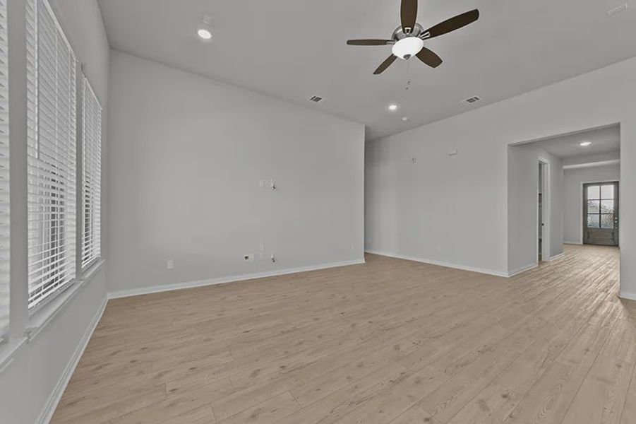 Spacious, unfurnished interior of a new home in Tinsley Meadows, Van Alstyne (Image 17).