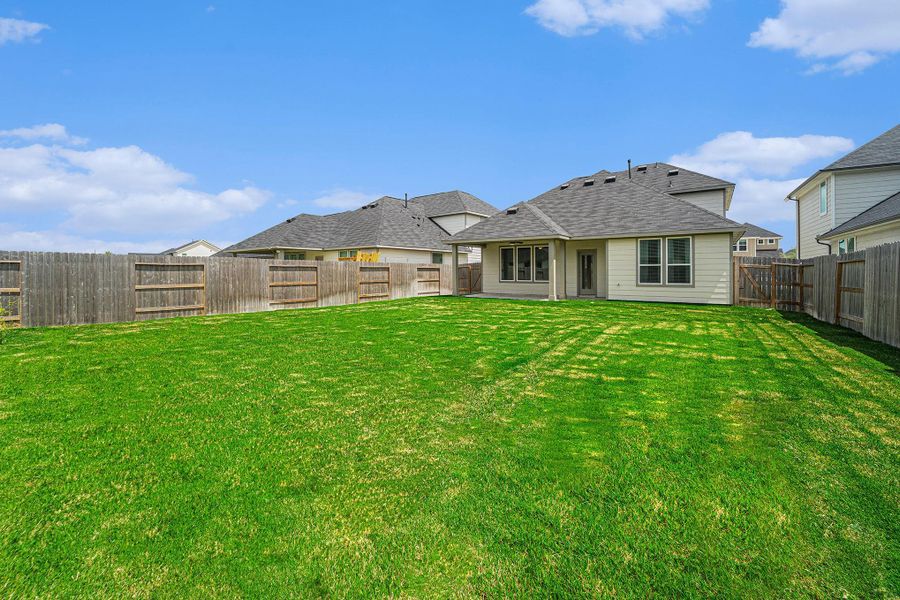 Plenty of room for a pool, playset, garden or extended covered patio Plenty of room for a pool, playset, garden or extended covered patio