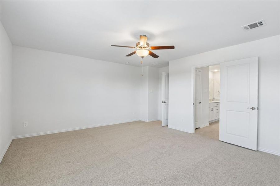 Spacious, unfurnished interior of a new home in Oak Ridge Park, Corinth (Image 37).