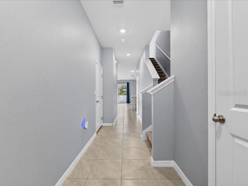Spacious, unfurnished interior of a new home in , Apollo Beach (Image 29).