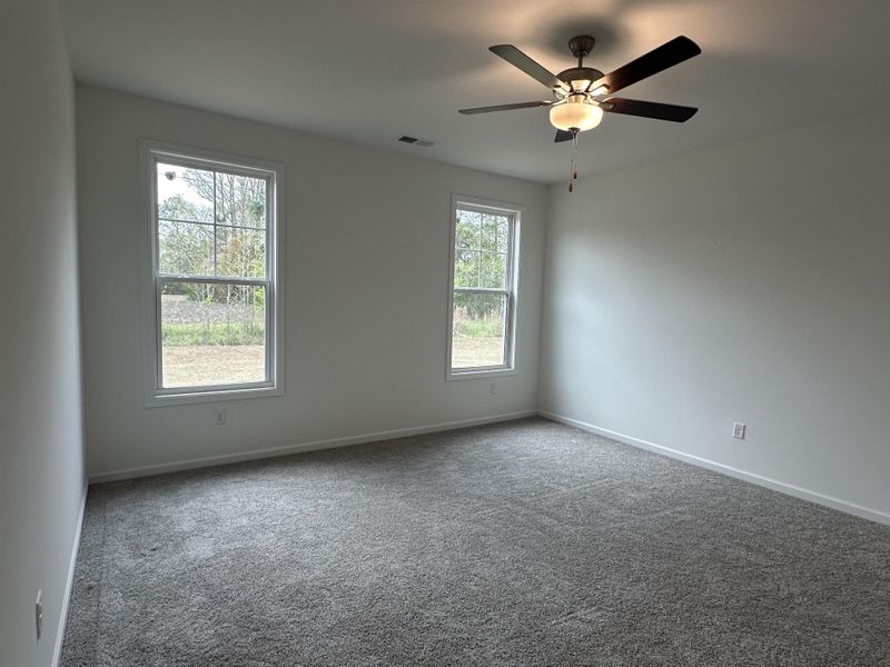 Spacious, unfurnished interior of a new home in Oak Hollow, Longs (Image 9).