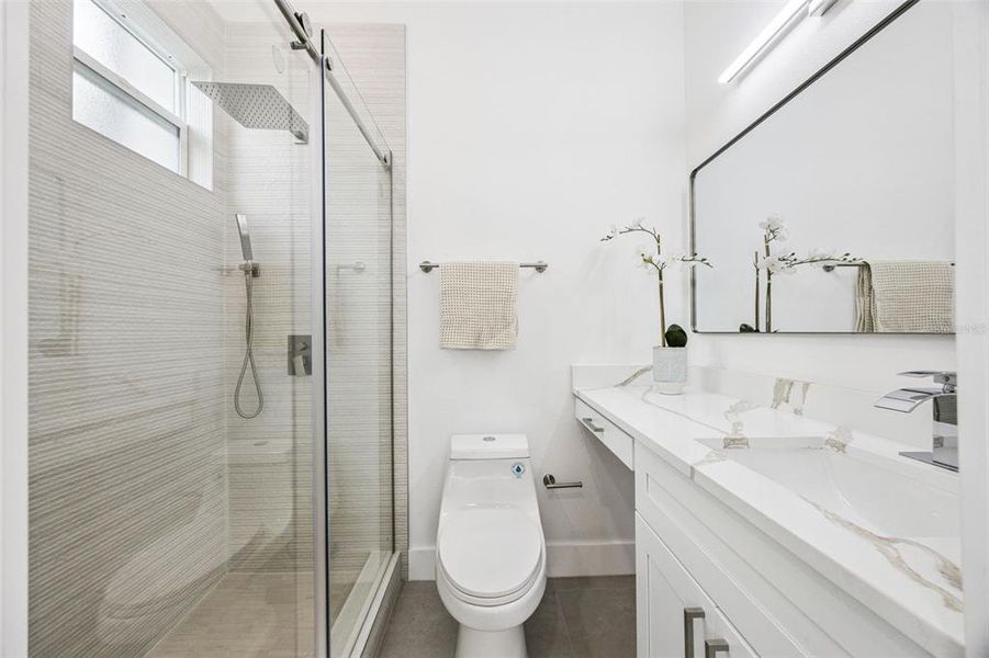 Furnished interior view inside a new home in , Orlando (Image 8).