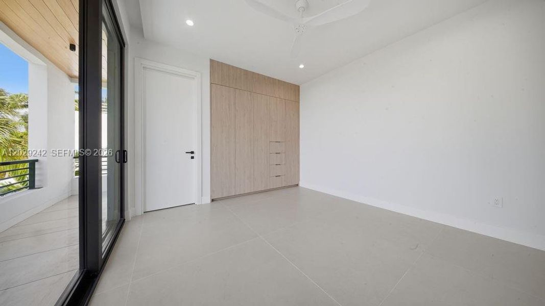 Spacious, unfurnished interior of a new home in , Fort Lauderdale (Image 67).