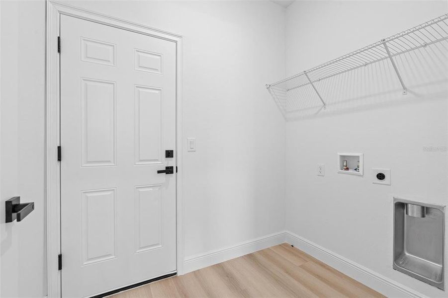 Spacious, unfurnished interior of a new home in , Ocala (Image 24).