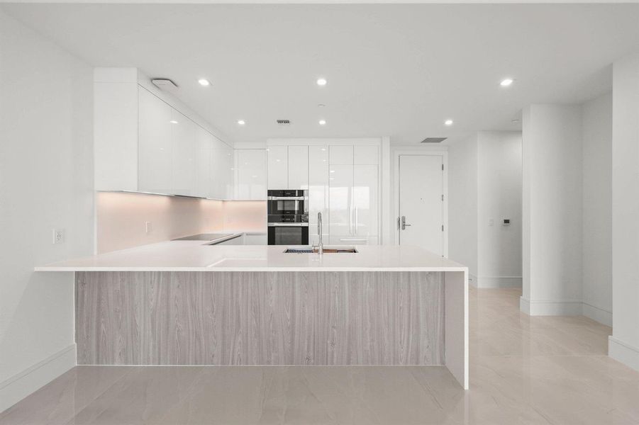 220 Lake Shore Drive - 7.jpg-SMALL 220 Lake Shore Drive - 7.jpg-SMALL