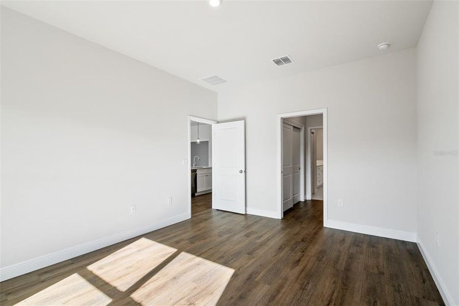Spacious, unfurnished interior of a new home in , Ocala (Image 39).